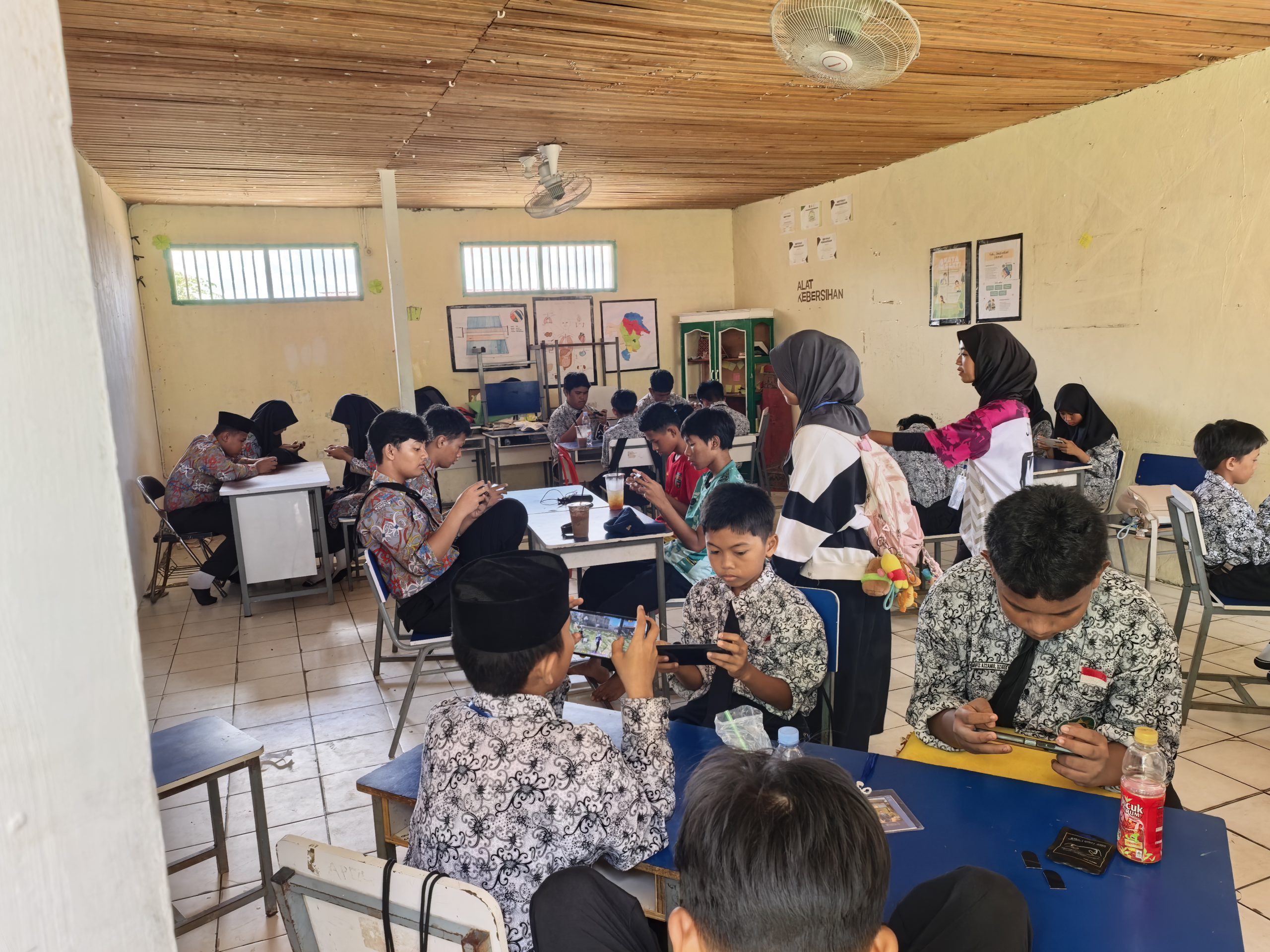 MTs DDI Karya Baru Gelar Class Meeting Meriah, E-Sport Free Fire Jadi Magnet Utama Hari Ini!